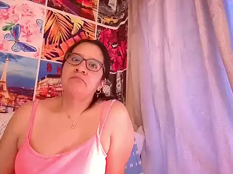 Snapshot of lucianarubi chatting on December 16, 3:39 pm lucianarubi online show from December 16, 3:39 pm