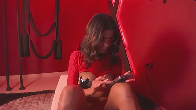 Snapshot of liagirl_cute chatting on March 8, 3:39 am liagirl cute online show from March 8, 3:39 am