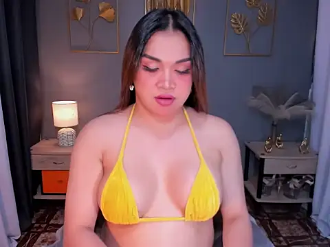 Snapshot of MaxeneCullens chatting on December 3, 4:25 am MaxeneCullens online show from December 3, 4:25 am