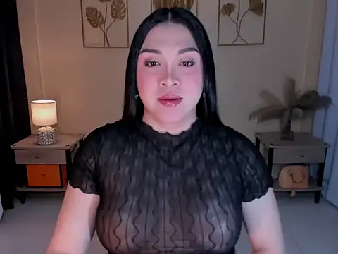 Snapshot of MaxeneCullens chatting on December 16, 1:43 am MaxeneCullens online show from December 16, 1:43 am