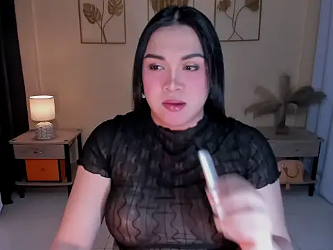 Snapshot of MaxeneCullens chatting on December 17, 2:39 am MaxeneCullens online show from December 17, 2:39 am