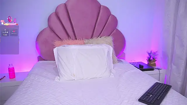 KendalEvanz online show from September 18, 1:18 am