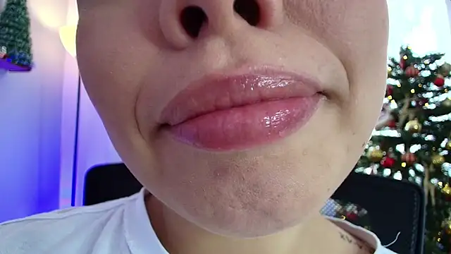 Snapshot of lisbet21x chatting on December 4, 2:15 pm lisbet21x online show from December 4, 2:15 pm