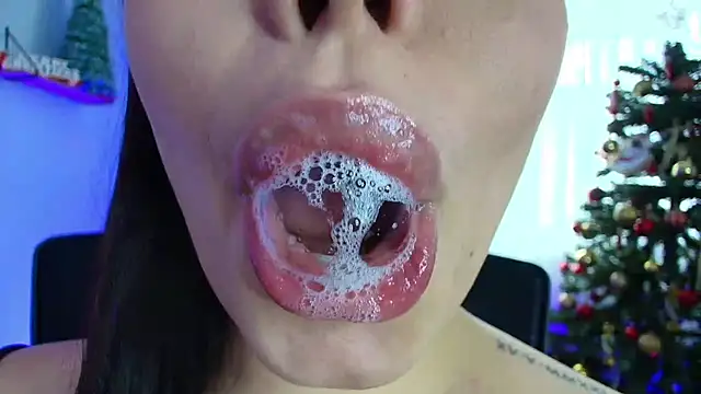 Snapshot of lisbet21x chatting on December 6, 7:12 pm lisbet21x online show from December 6, 7:12 pm