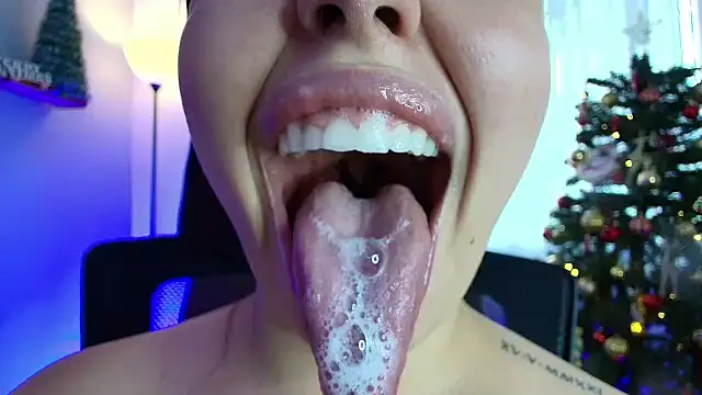 Snapshot of lisbet21x chatting on December 9, 8:54 pm lisbet21x online show from December 9, 8:54 pm