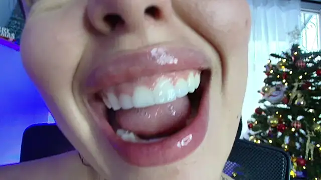 Snapshot of lisbet21x chatting on December 18, 10:02 pm lisbet21x online show from December 18, 10:02 pm