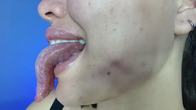 Snapshot of lisbet21x chatting on December 23, 10:44 pm lisbet21x online show from December 23, 10:44 pm