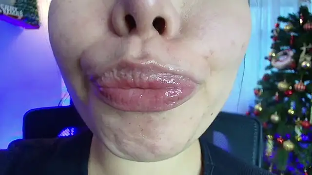 Snapshot of lisbet21x chatting on December 28, 10:13 pm lisbet21x online show from December 28, 10:13 pm