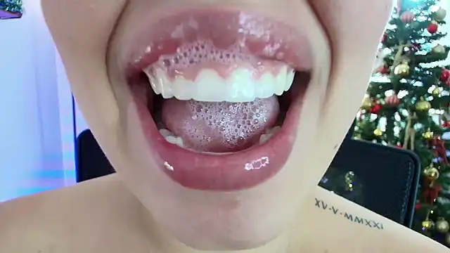 Snapshot of lisbet21x chatting on December 31, 12:46 pm lisbet21x online show from December 31, 12:46 pm