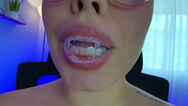 Snapshot of lisbet21x chatting on January 22, 6:52 pm lisbet21x online show from January 22, 6:52 pm