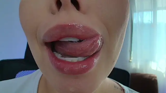 Snapshot of lisbet21x chatting on January 25, 2:03 pm lisbet21x online show from January 25, 2:03 pm