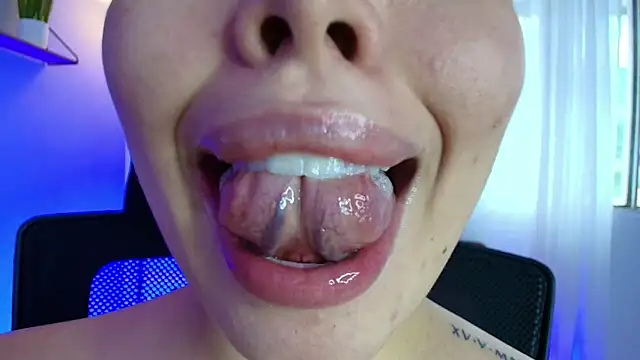 Snapshot of lisbet21x chatting on January 30, 10:08 pm lisbet21x online show from January 30, 10:08 pm