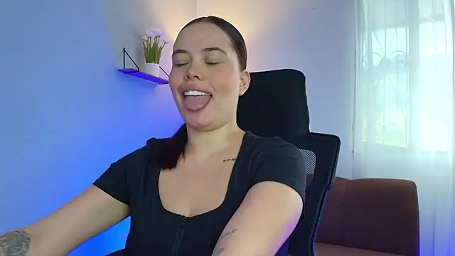 Snapshot of lisbet21x chatting on February 5, 7:10 pm lisbet21x online show from February 5, 7:10 pm