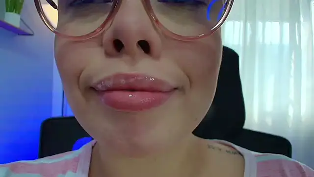 Snapshot of lisbet21x chatting on February 7, 2:37 pm lisbet21x online show from February 7, 2:37 pm