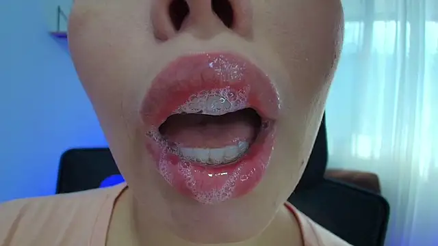 Snapshot of lisbet21x chatting on February 8, 2:05 pm lisbet21x online show from February 8, 2:05 pm