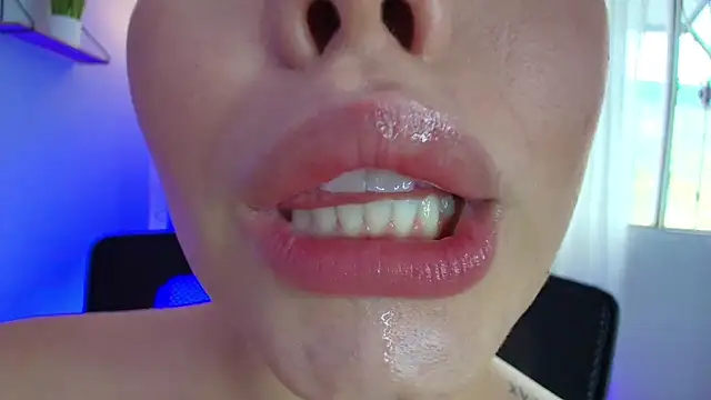 Snapshot of lisbet21x chatting on February 12, 8:18 pm lisbet21x online show from February 12, 8:18 pm