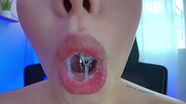 Snapshot of lisbet21x chatting on February 14, 7:12 pm lisbet21x online show from February 14, 7:12 pm