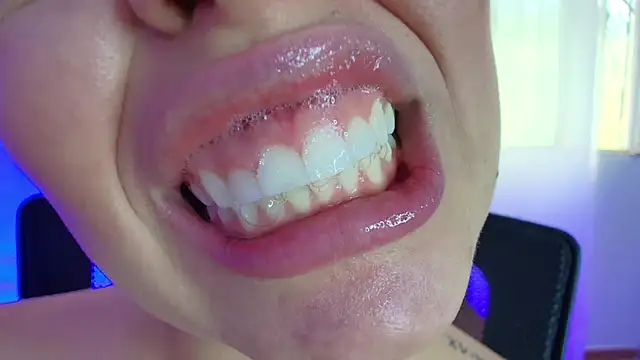 Snapshot of lisbet21x chatting on February 14, 10:14 pm lisbet21x online show from February 14, 10:14 pm