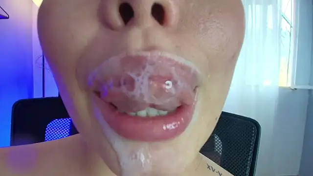 Snapshot of lisbet21x chatting on February 18, 9:53 pm lisbet21x online show from February 18, 9:53 pm