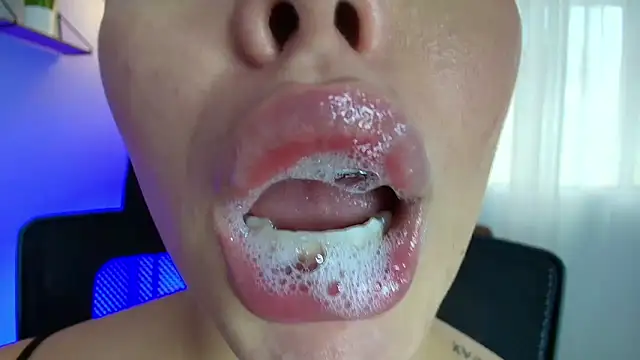 Snapshot of lisbet21x chatting on February 19, 10:20 pm lisbet21x online show from February 19, 10:20 pm