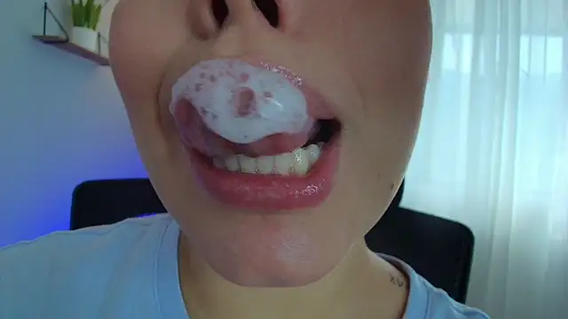 Snapshot of lisbet21x chatting on February 21, 2:38 pm lisbet21x online show from February 21, 2:38 pm