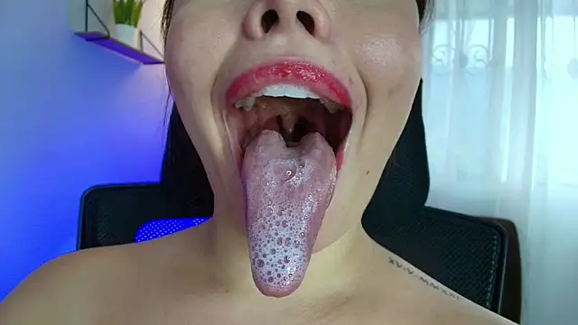 Snapshot of lisbet21x chatting on March 11, 10:09 pm lisbet21x online show from March 11, 10:09 pm