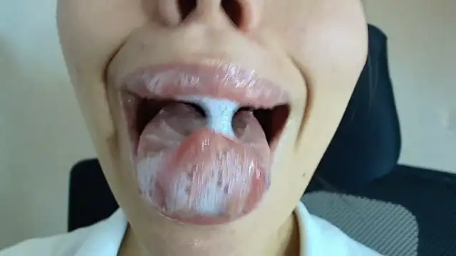 Snapshot of lisbet21x chatting on September 28, 10:37 pm lisbet21x online show from September 28, 10:37 pm