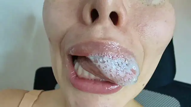 Snapshot of lisbet21x chatting on September 29, 11:09 pm lisbet21x online show from September 29, 11:09 pm