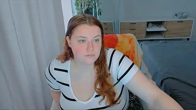 Snapshot of PolinaSalvatore chatting on October 12, 11:42 am PolinaSalvatore online show from October 12, 11:42 am