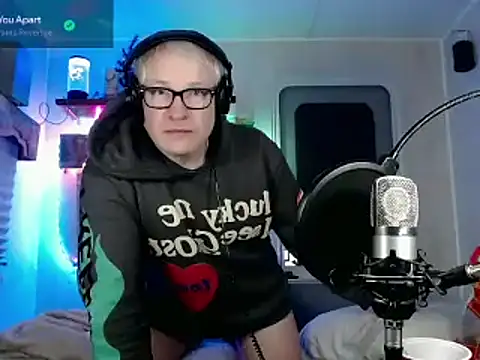 Snarfle82 online show from February 16, 4:31 am