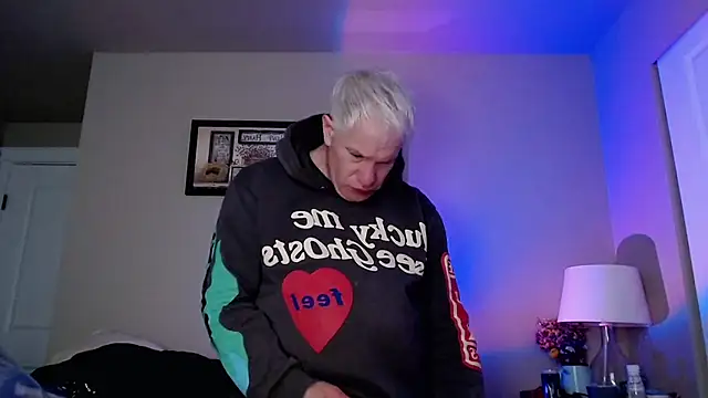 Snarfle82 online show from November 30, 8:24 pm