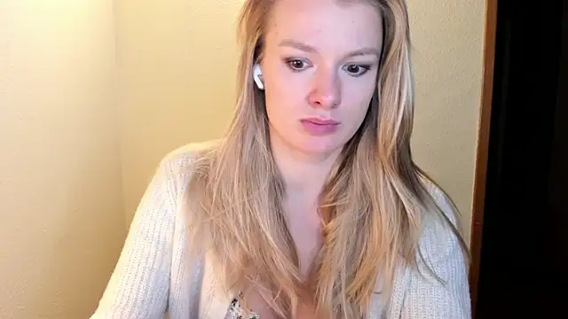 Snapshot of Annloveyou chatting on December 18, 9:18 pm Annloveyou online show from December 18, 9:18 pm