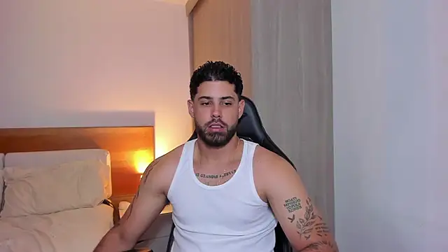 Snapshot of Justyn_Torres chatting on January 2, 6:01 pm Justyn Torres online show from January 2, 6:01 pm