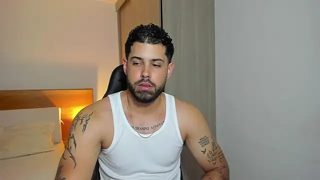 Snapshot of Justyn_Torres chatting on January 4, 10:02 pm Justyn Torres online show from January 4, 10:02 pm