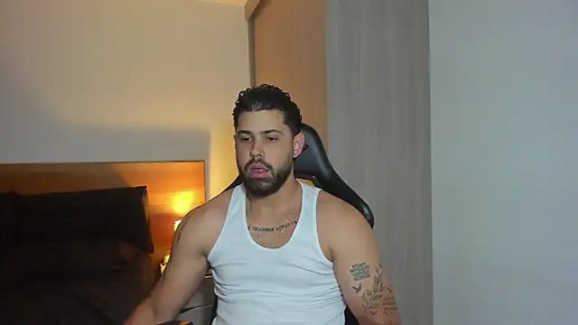 Snapshot of Justyn_Torres chatting on January 9, 10:41 pm Justyn Torres online show from January 9, 10:41 pm