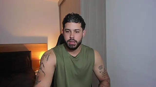 Snapshot of Justyn_Torres chatting on January 12, 10:01 pm Justyn Torres online show from January 12, 10:01 pm