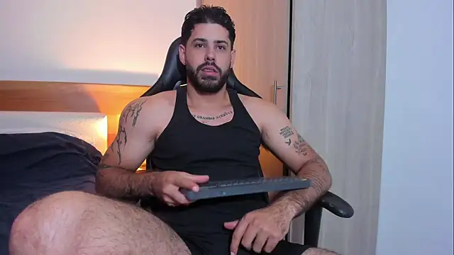 Snapshot of Justyn_Torres chatting on January 23, 3:43 pm Justyn Torres online show from January 23, 3:43 pm