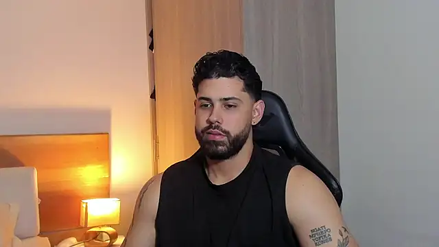 Snapshot of Justyn_Torres chatting on March 1, 4:22 pm Justyn Torres online show from March 1, 4:22 pm