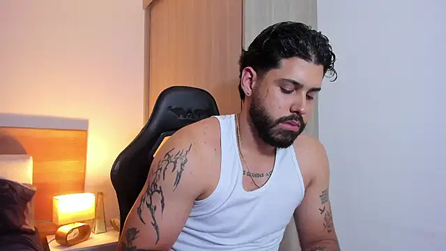 Snapshot of Justyn_Torres chatting on March 11, 11:26 pm Justyn Torres online show from March 11, 11:26 pm