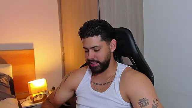 Snapshot of Justyn_Torres chatting on March 13, 5:39 pm Justyn Torres online show from March 13, 5:39 pm