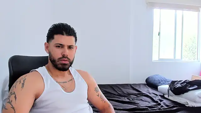 Snapshot of Justyn_Torres chatting on December 2, 2:12 pm Justyn Torres online show from December 2, 2:12 pm