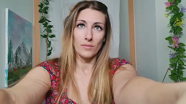 Snapshot of victorialotus chatting on February 1, 7:05 am victorialotus online show from February 1, 7:05 am