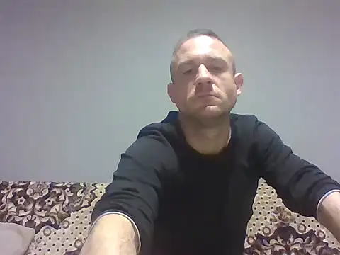 Snapshot of aroj95 chatting on October 31, 2:45 am aroj95 online show from October 31, 2:45 am