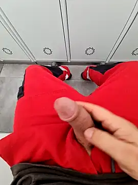 Snapshot of 987654Alf chatting on December 18, 10:21 am 987654Alf online show from December 18, 10:21 am