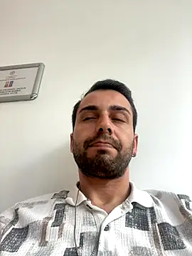 Snapshot of Emre-34 chatting on December 1, 8:41 am Emre-34 online show from December 1, 8:41 am