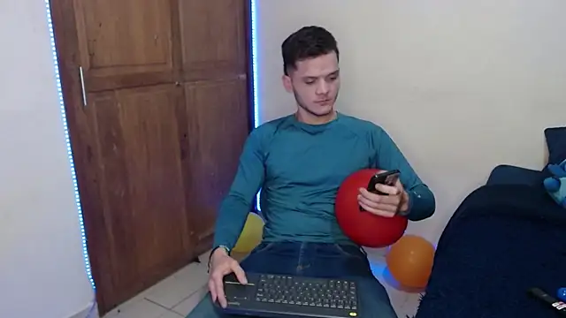 Snapshot of ramseesh chatting on September 29, 12:27 am ramseesh online show from September 29, 12:27 am