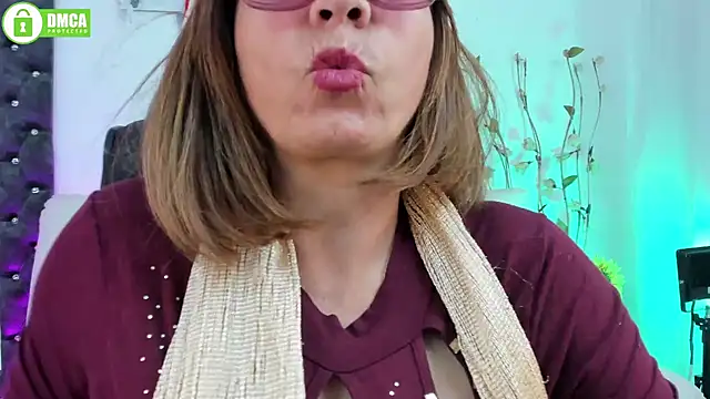 Snapshot of kimberlybirdx chatting on December 6, 11:14 pm kimberlybirdx online show from December 6, 11:14 pm