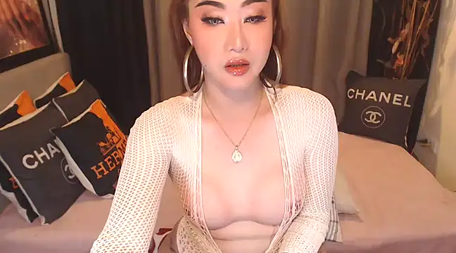 Snapshot of JustForCassie chatting on March 9, 9:57 am JustForCassie online show from March 9, 9:57 am