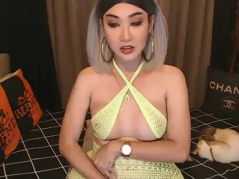 Snapshot of JustForCassie chatting on November 6, 6:03 am JustForCassie online show from November 6, 6:03 am