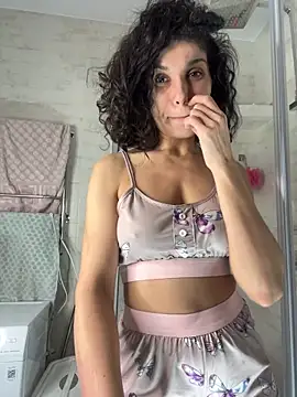  CurlySue  online show from February 9, 6:22 am